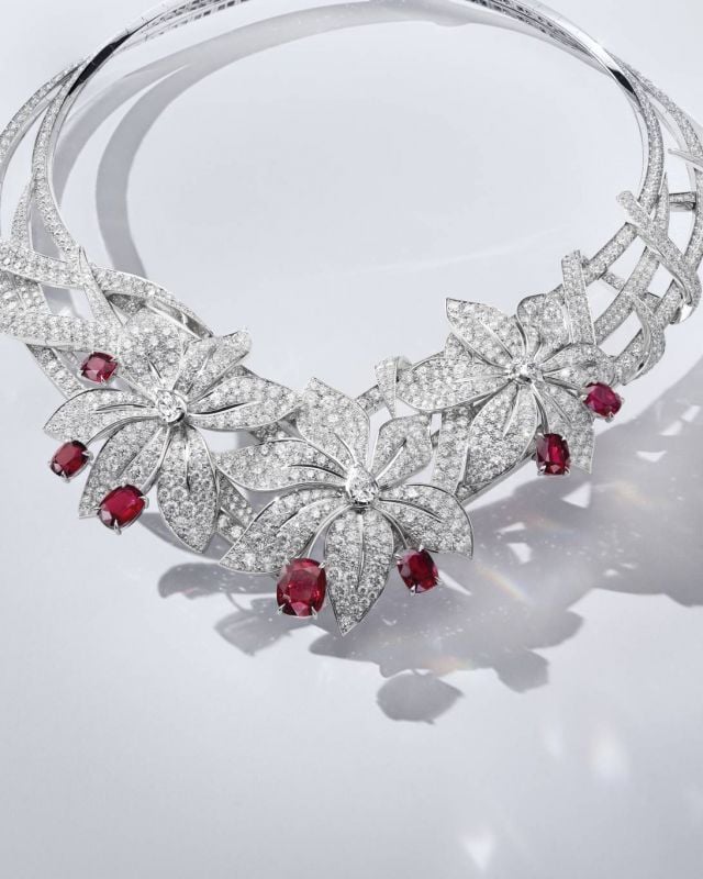 CHAUMET Jewels by Nature Sword Lily Necklace
