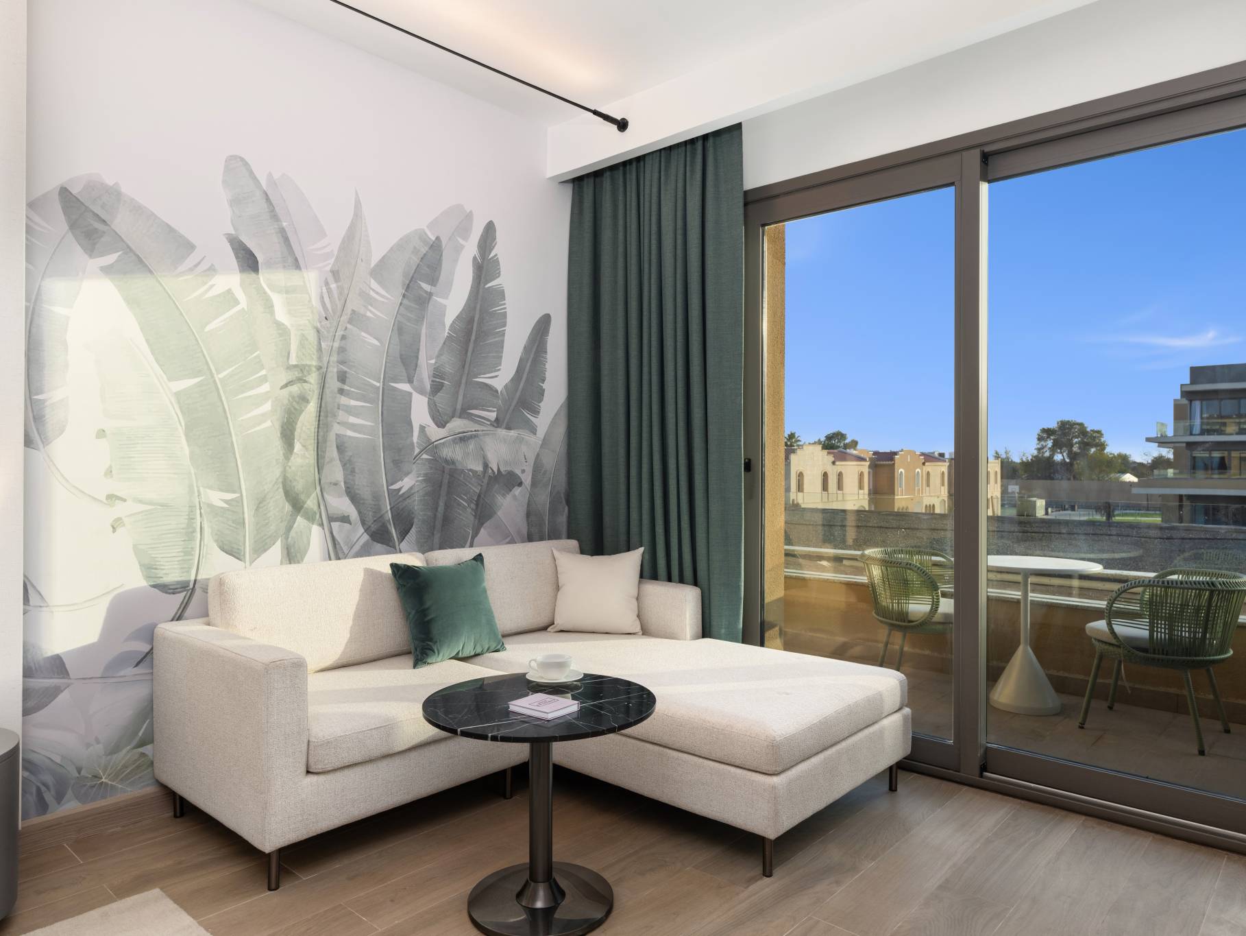 DELUXE SUITE