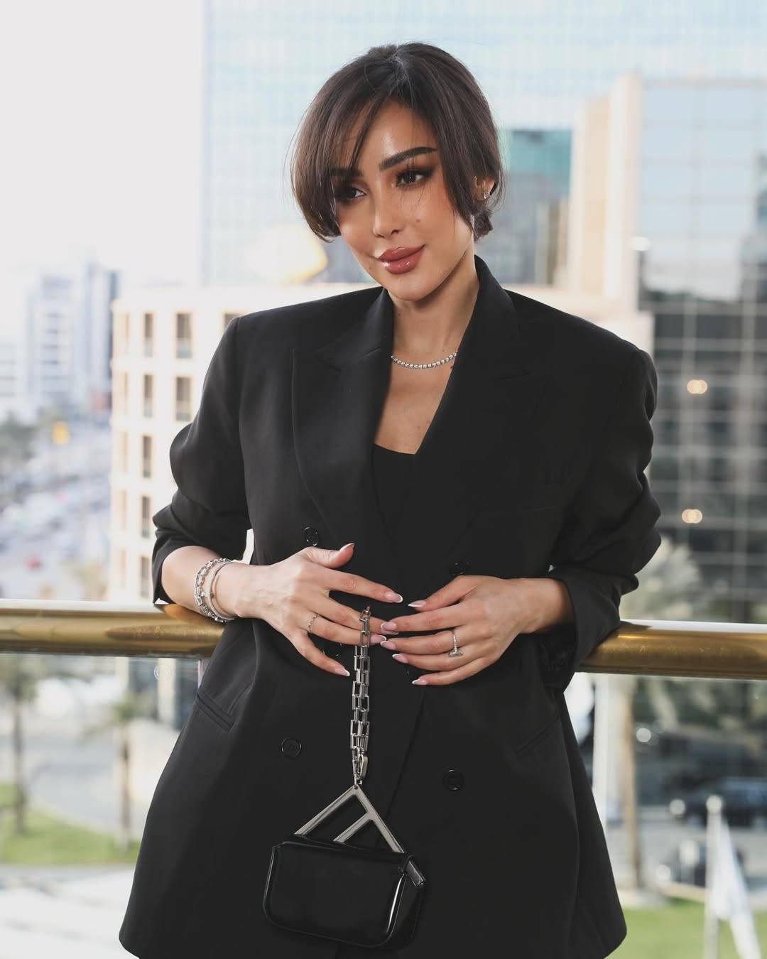 بسمة بوسيل بإطلالة ساحرة بالأسود الأنيق (فيديو)