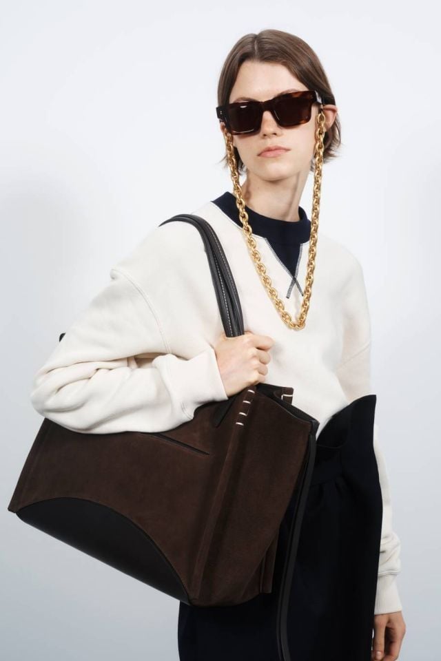 علامة JW Anderson العالمية... لكل قطعة قصّة
