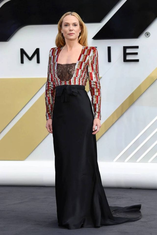 كيري كوندون: مزيج جريء من الدانتيل والترتر