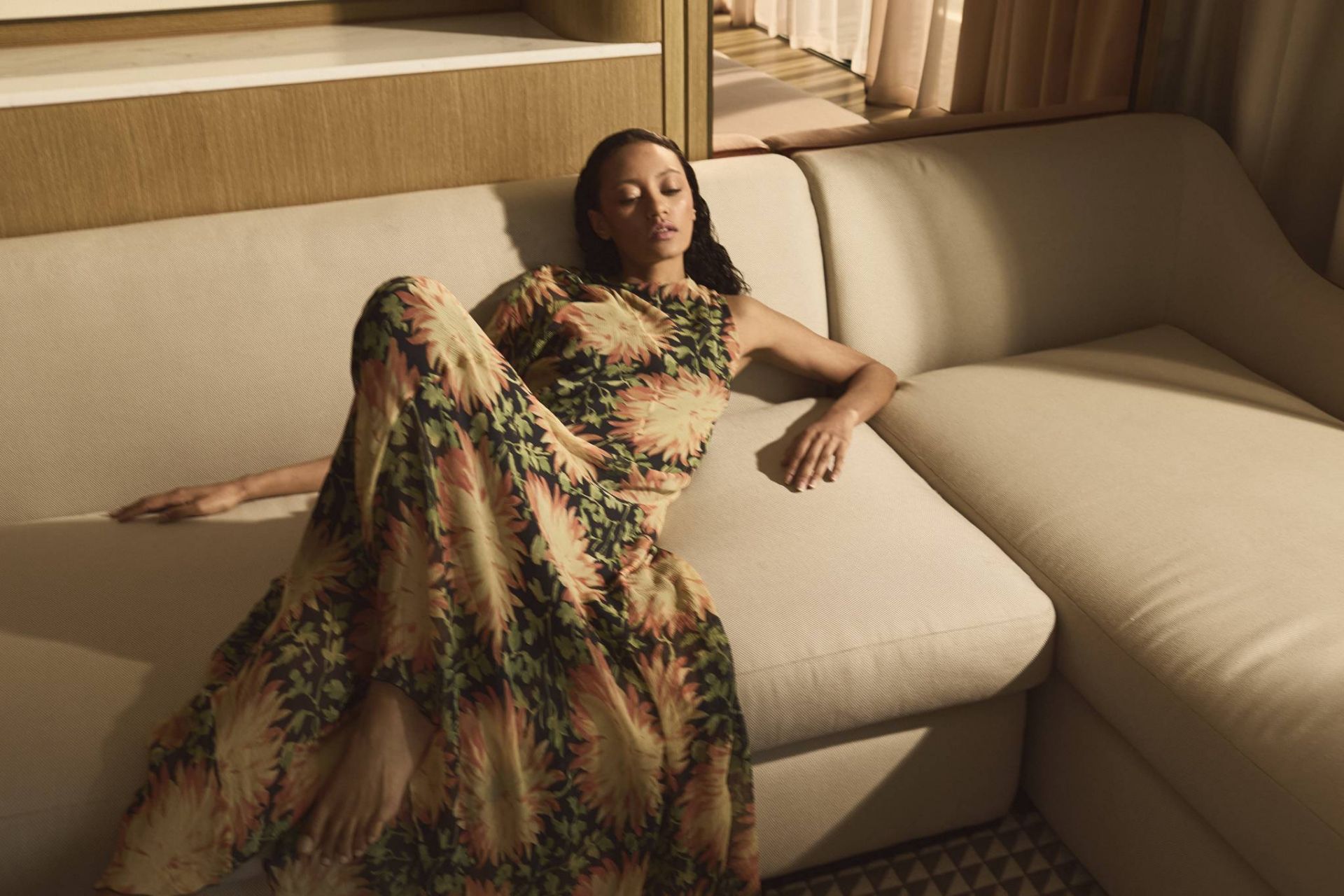 إطلالة كاملة من Loewe إطلالة كاملة من Loewe