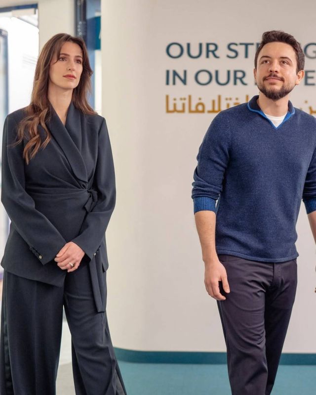 الاميرة رجوى بالبدلة الكلاسيكية 