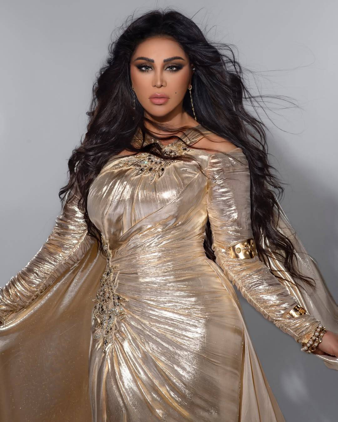 أحلام تستعرض موهبة ابنها الفنية (فيديو)