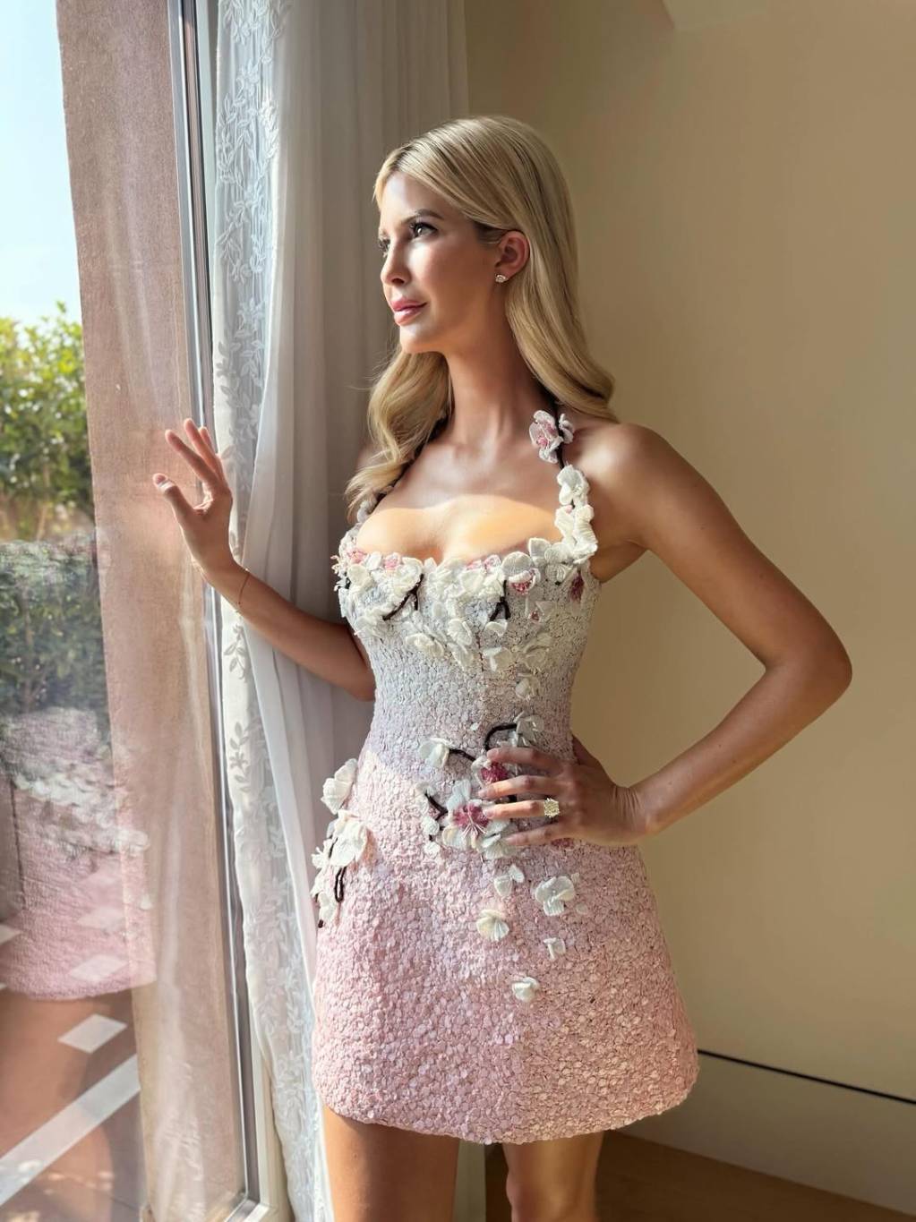 إطلالة إيفانكا ترامب ساحرة في زفاف جيف بيزوس بفستان من Oscar De La Renta