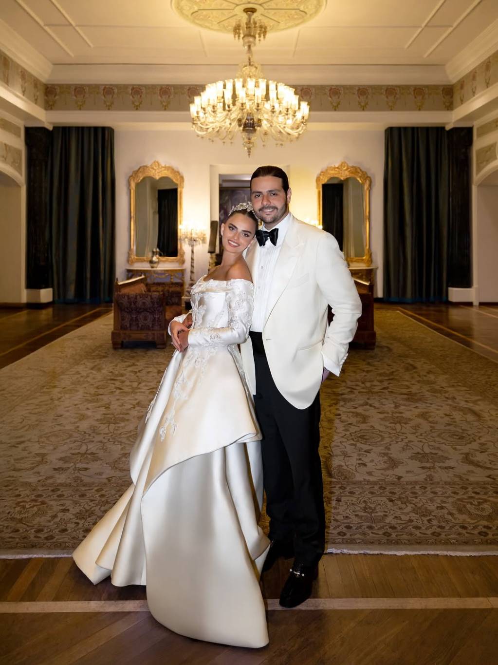 تفاصيل إطلالة المؤثرة كيناز حكيم الفخمة في حفل زفافها الملكي