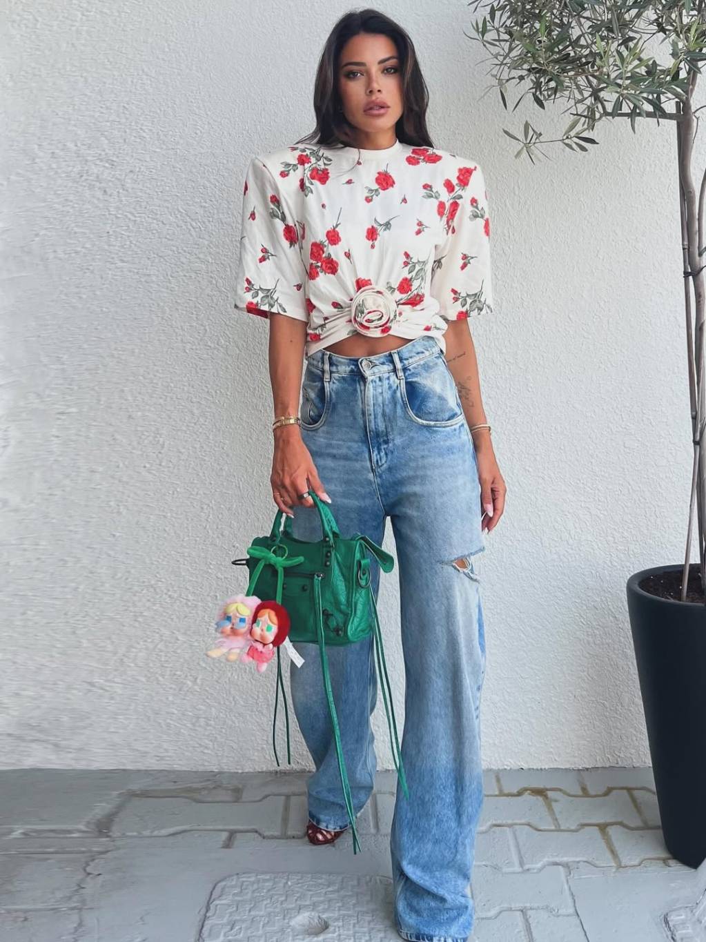 المؤثّرات العربيات يتألقنّ بصيحة الورود هذا الصيف: أناقة ناعمة بلمسات عصرية