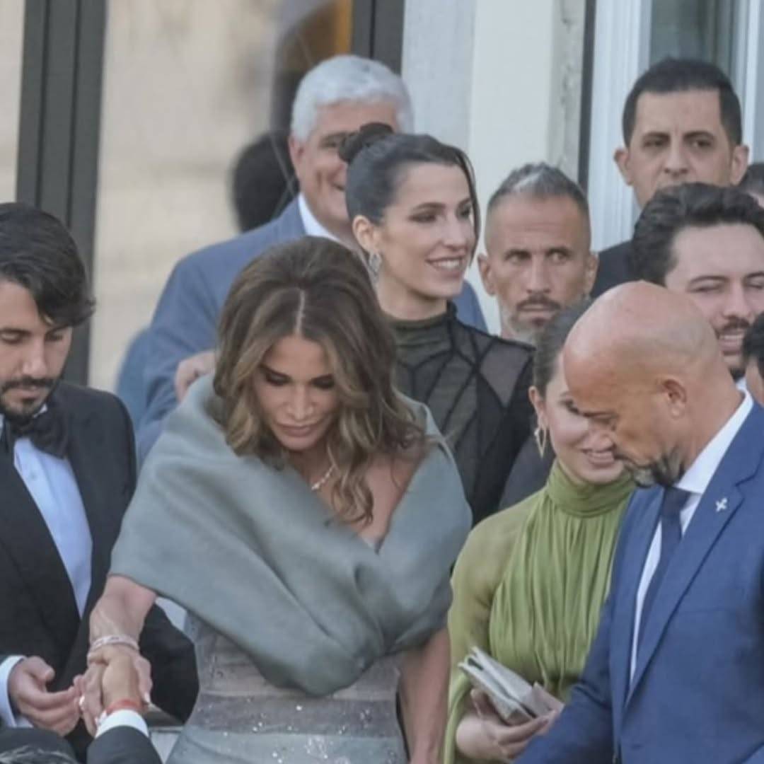 الأميرة رجوة تظهر خلف الملكة رانيا الأميرة رجوة تظهر خلف الملكة رانيا