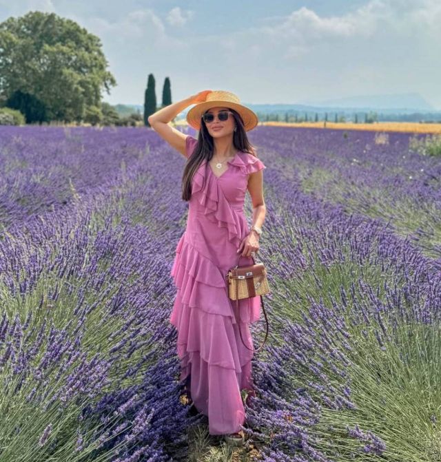 نهى نبيل تخطف الأنظار بإطلالة صيفية مفعمة بالحيوية والأنوثة