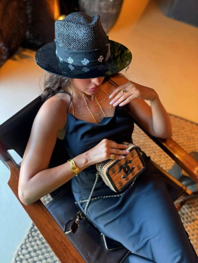 إطلالة فوز الفهد باللون الأسود 