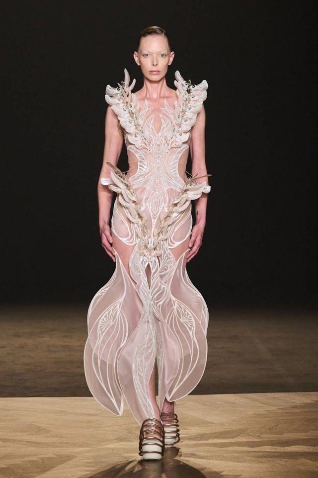 آيرس فان هيربن الأزياء الراقية خريف وشتاء 2025 - 2026 Iris Van Herpen آيرس فان هيربن الأزياء الراقية خريف وشتاء 2025 - 2026 Iris Van Herpen