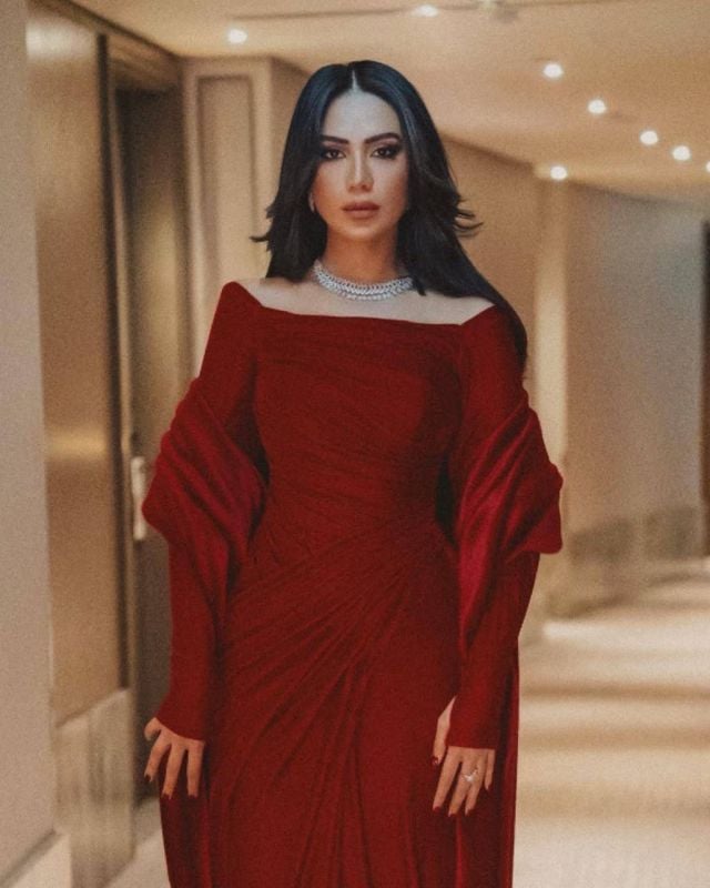 لبنى عبد العزيز