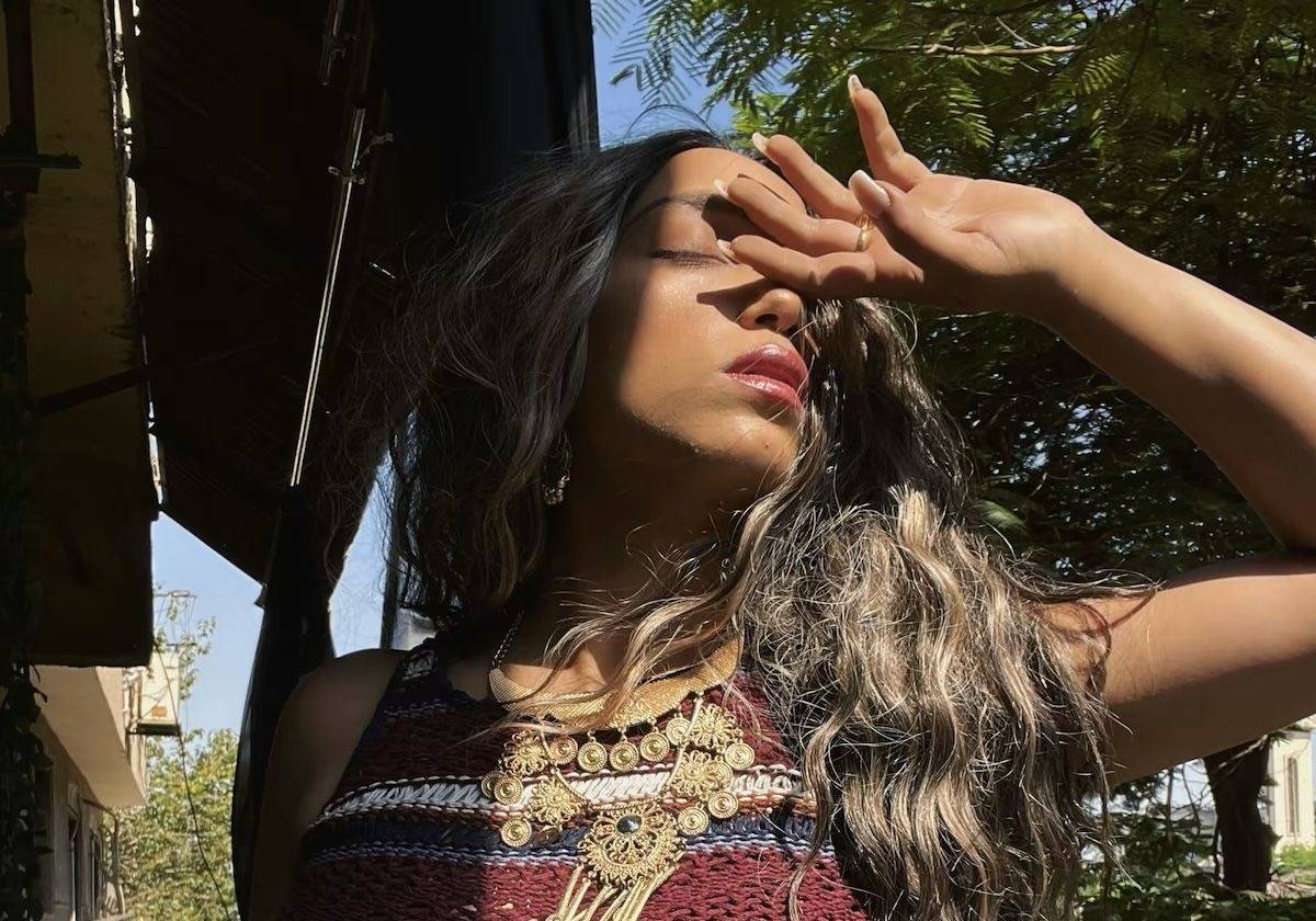 نغم صالح مؤلفة وملحنة ومغنية في أغنيتها الجديدة 