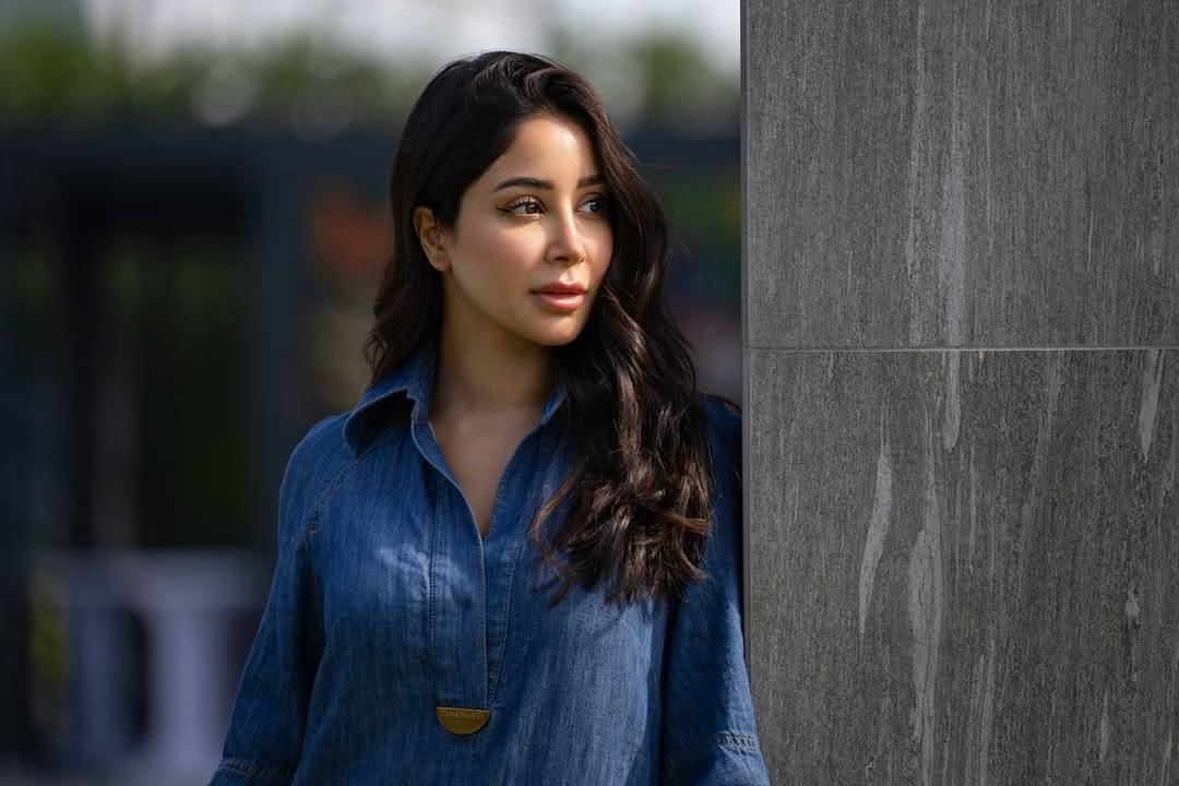 مفاجأة خاصة من أسيل عمران لشقيقتها لجين (فيديو)