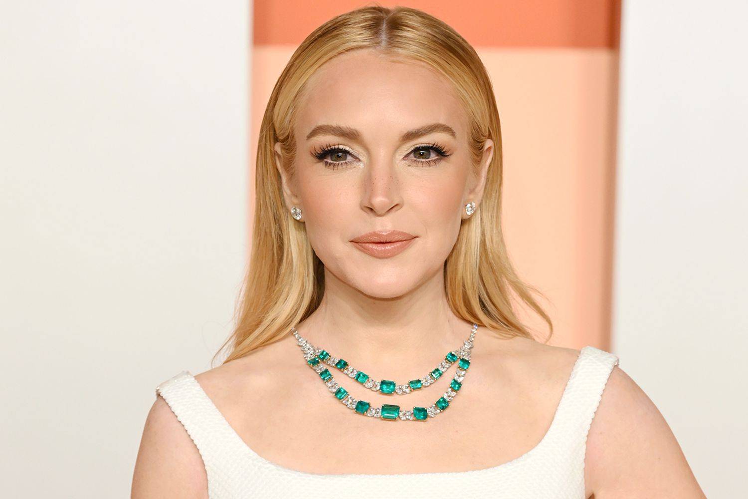 lindsay-lohan-vanity-fair-oscar-party-beverly-hills-030325-3-5829d0fc126a4b7785f8b1112e18e8e9