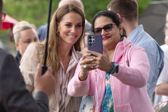 كيت ميدلتون في زيارة الى المستشفى