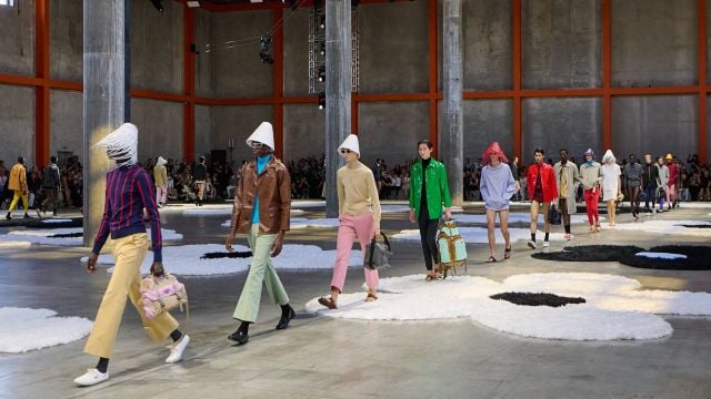 مجموعة Prada الرجالية لربيع 2026: لحظات من الأناقة المبتكَرة