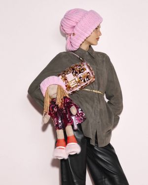 إطلاق حلي الحقائب المتدلية FENDI BFF الجديدة
