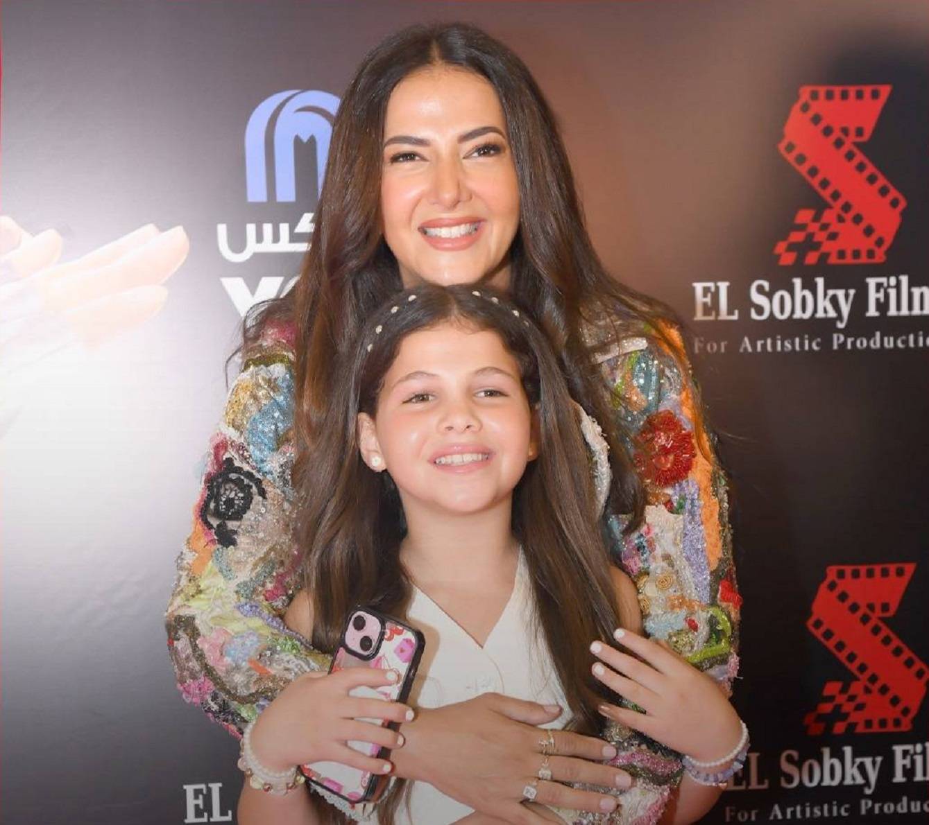 دنيا سمير غانم وابنتها كايلا في العرض الخاص للفيلم
