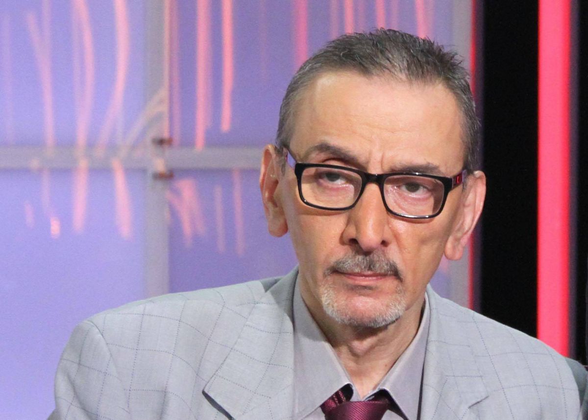 بعد نعيه... عاصي الرحباني يودع والده زياد في الكنيسة