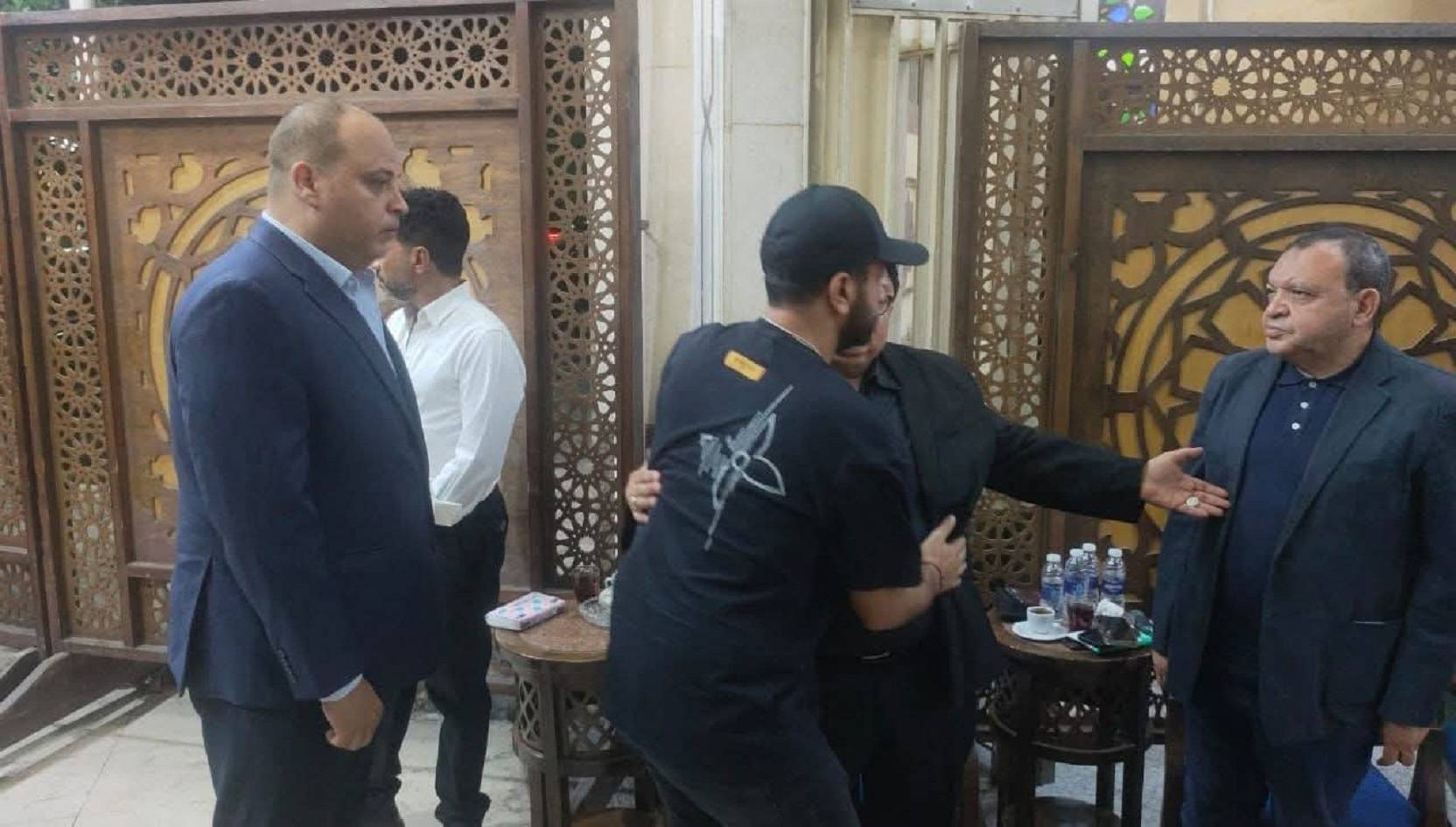 تامر عبد المنعم يقدّم واجب العزاء