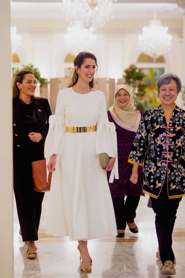 الأميرة رجوة بإطلالة باللون الأبيض 