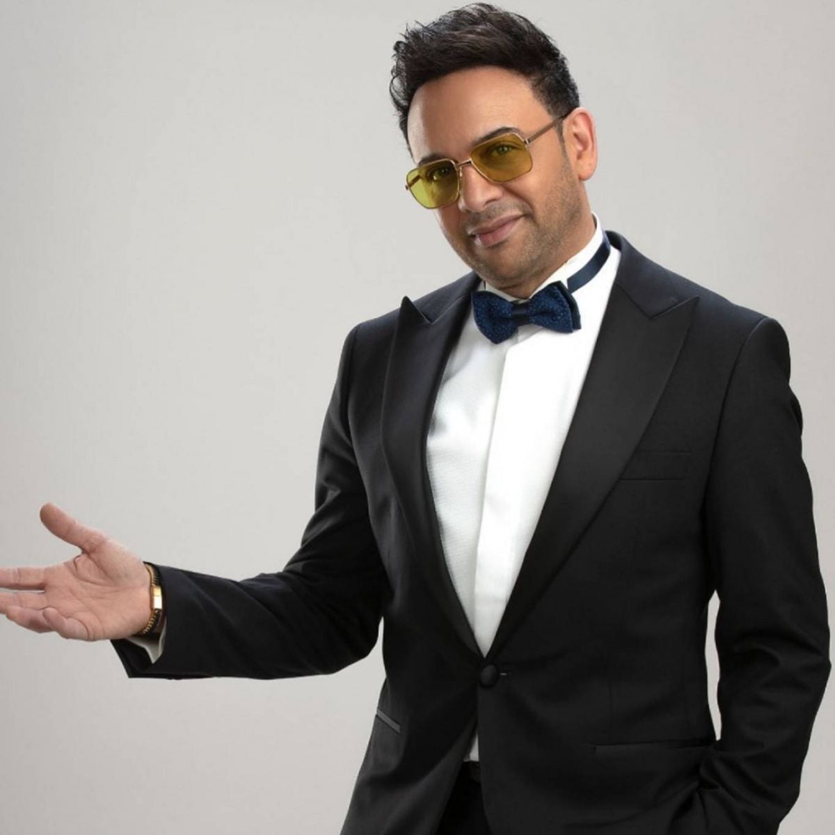 مصطفى قمر يوجّه رسالة إلى عمرو دياب (فيديو)