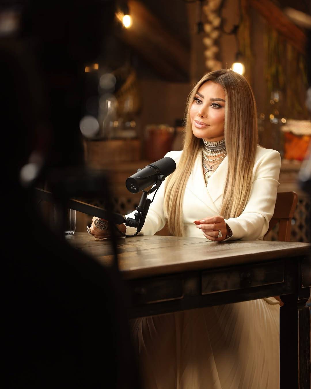 فيديو مؤثر - نجوى كرم تعزّي السيدة فيروز... والأخيرة تناديها للجلوس بقربها