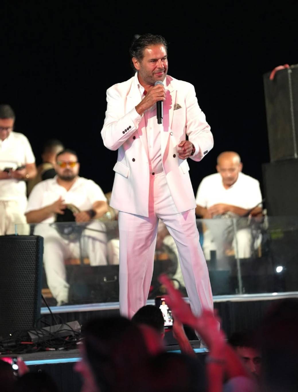 مصطفى كامل يثير الجدل حول أزمة راغب علامة... بعد رسائل الود المتبادلة (فيديو)