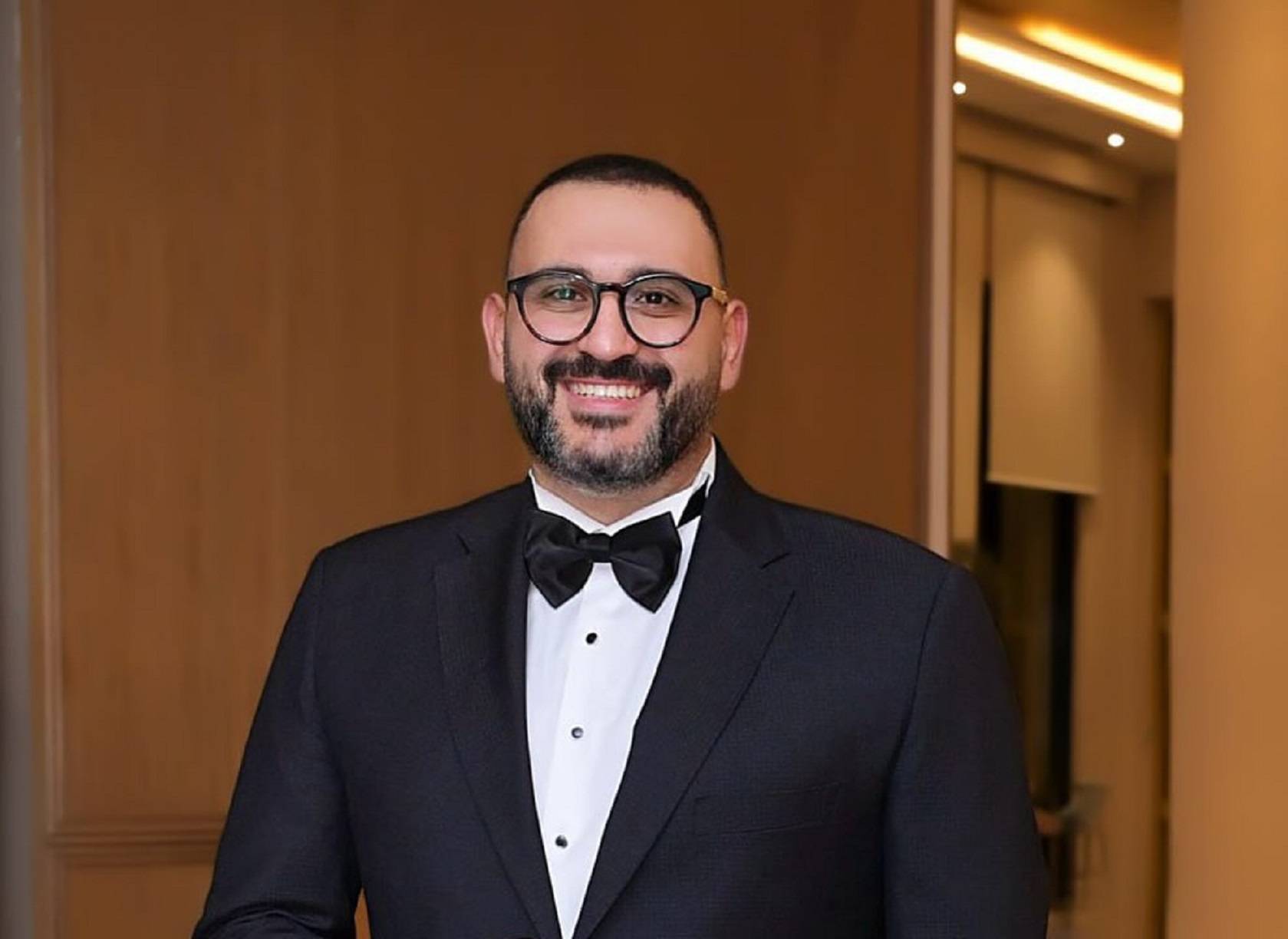 أكرم حسني