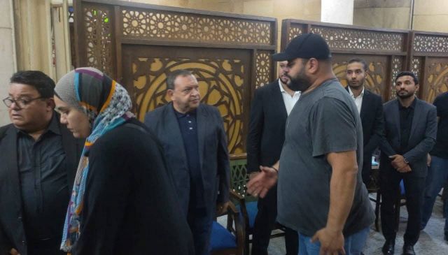 محمد ممدوح يترك العرض الخاص لفيلمه للتعزية بشقيق خالد جلال (فيديو وصور)