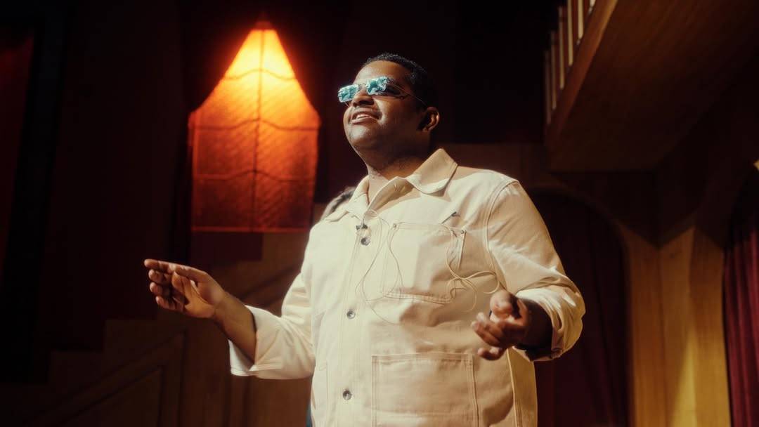 أول ظهور للفنان خالد المظفر بعد تعرضه لجلطة مفاجئة (فيديو)