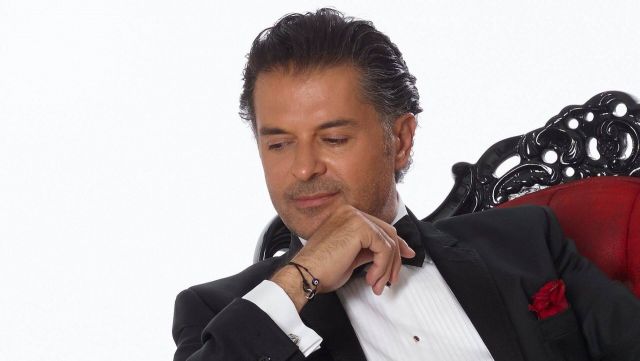 راغب علامة يدافع عن مصطفى كامل ويهدد منتقديه