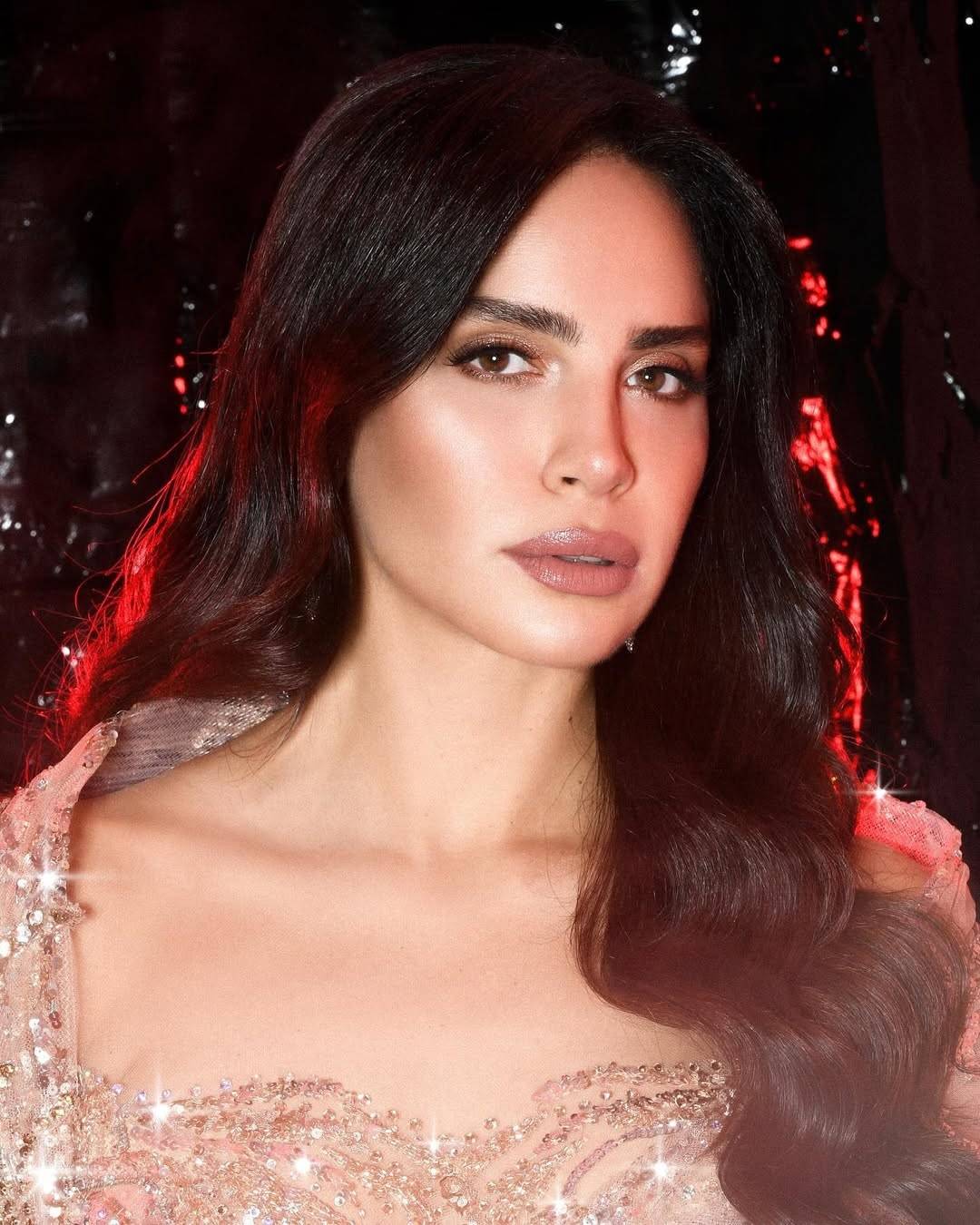 آمال ماهر تثير الجدل بأغنيتها 