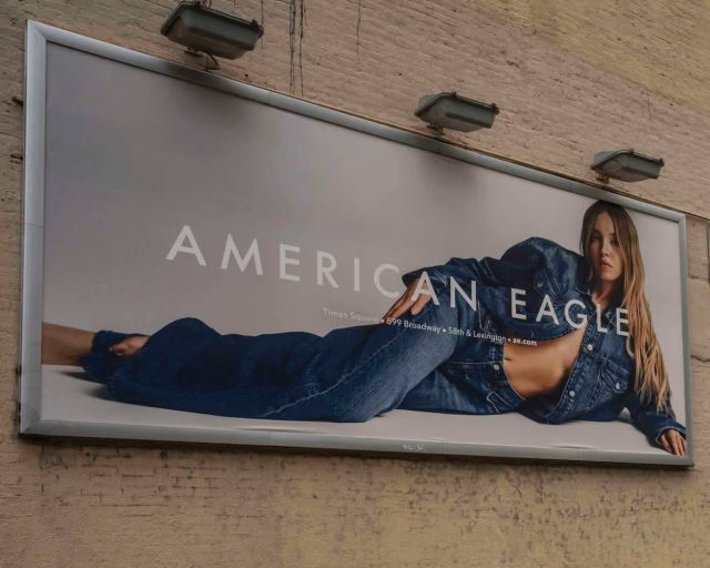 سيدني سويني وعلاقتها الخاصة بموضة الجينز: بين الأناقة والهوية