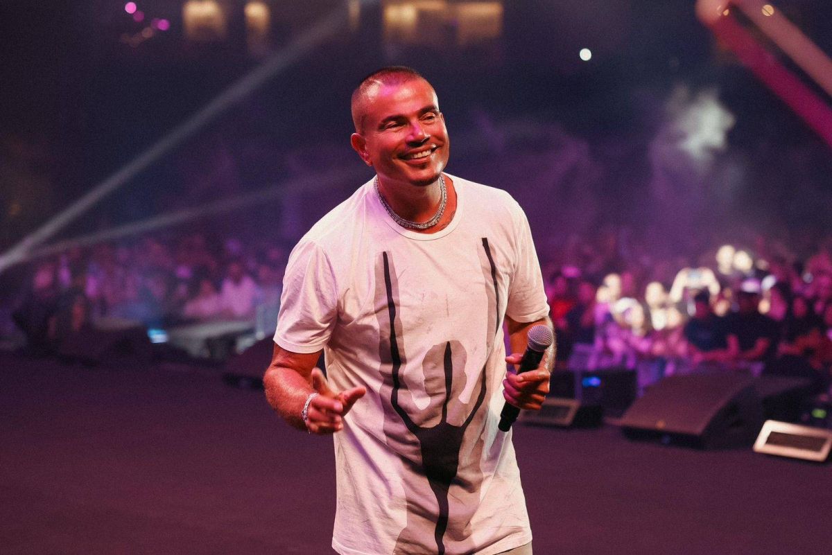 عمرو دياب يقدم التحية لجمهور السعودية بعد حفله في الرياض (صور)