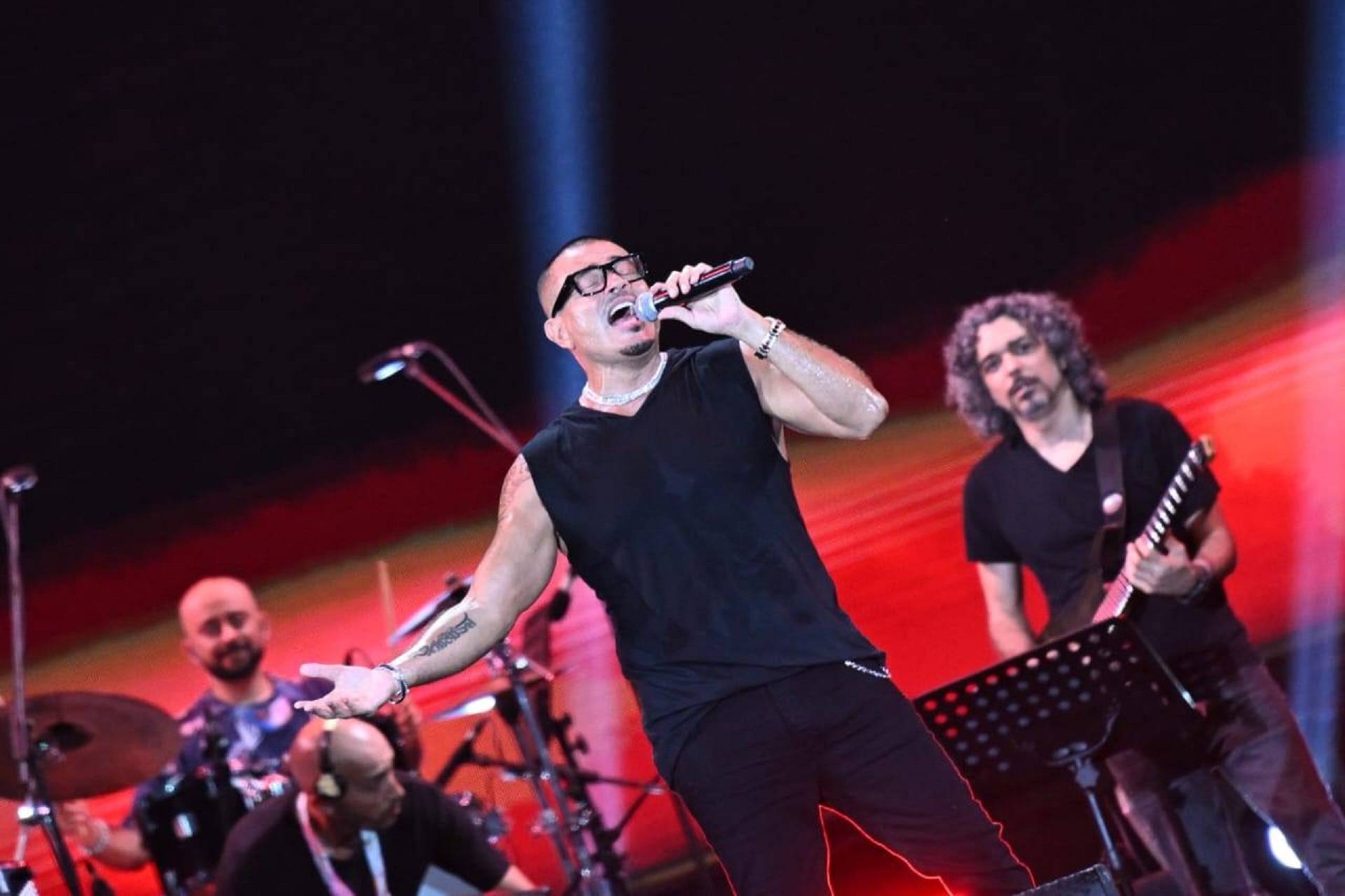 إبداع عمرو دياب
