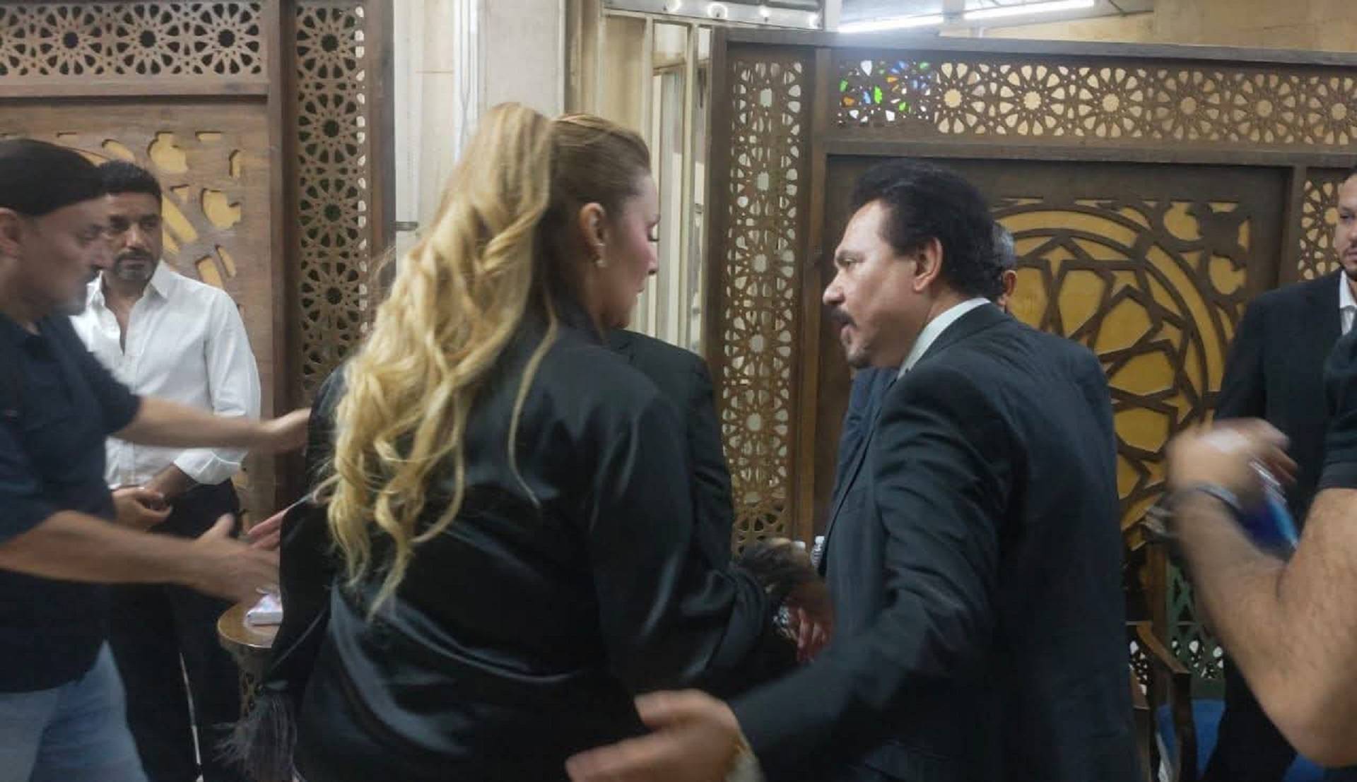 محمد رياض ورانيا محمود ياسين يقدّمان واجب العزاء