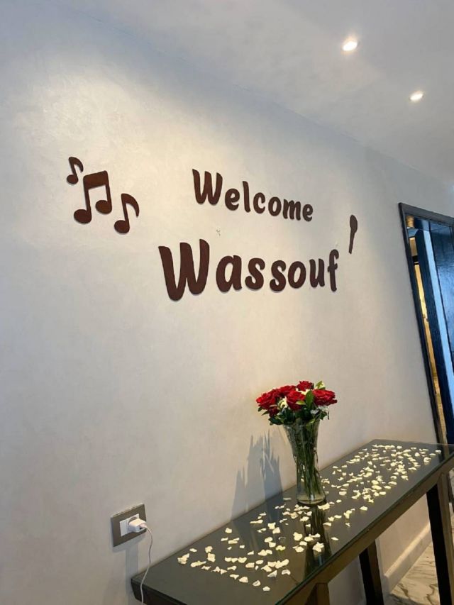 رسالة ترحيب بجورج وسوف في غرفته بالفندق