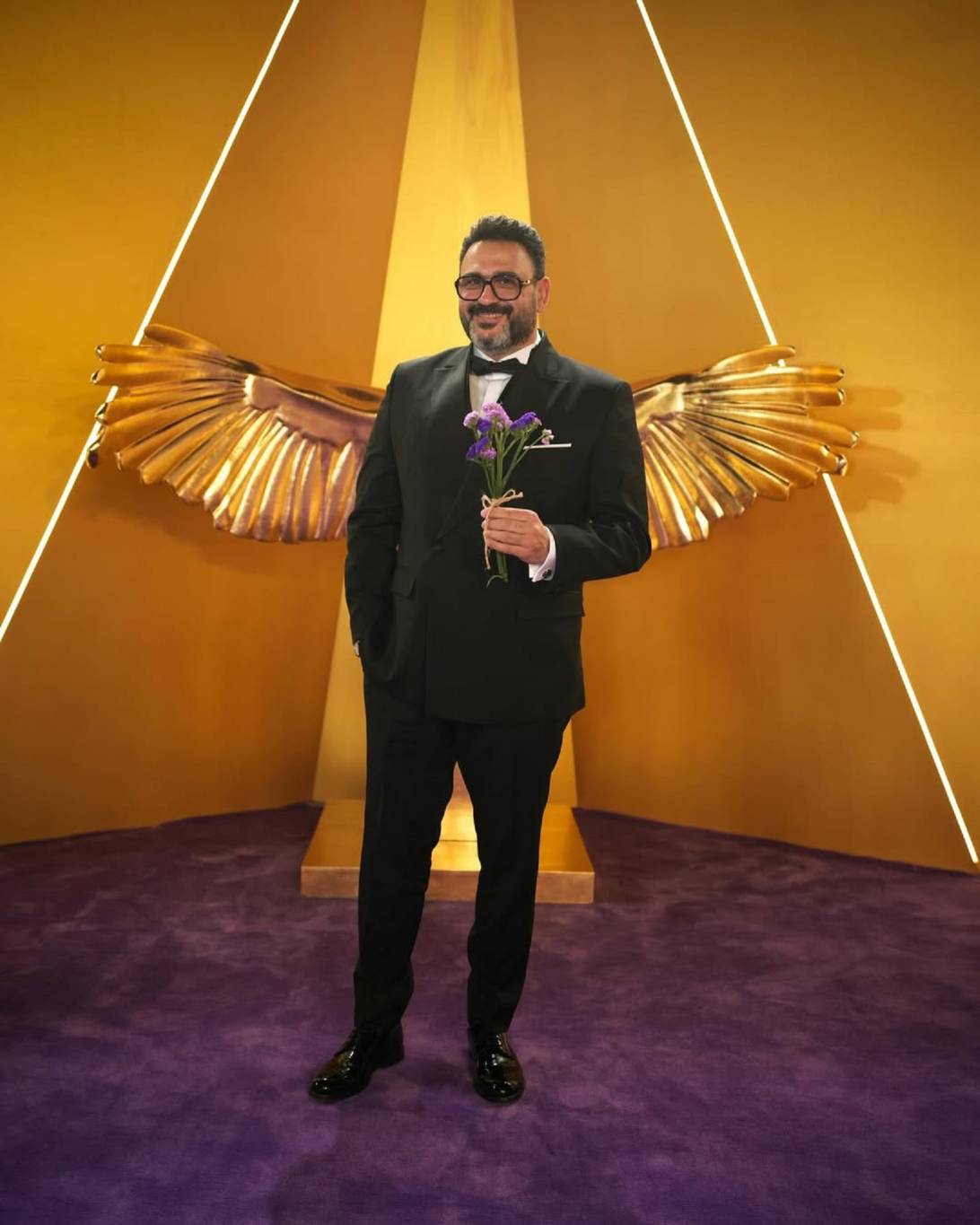 ردّ غامض من أكرم حسني على فيديو انسحابه من التصوير (فيديو)