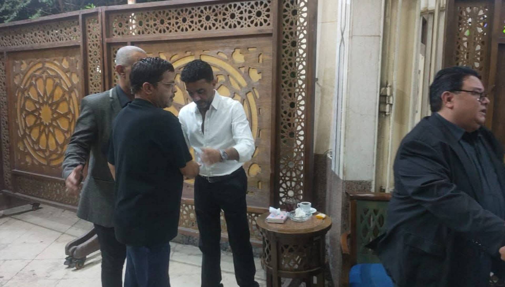 محمد هنيدي يقدّم واجب العزاء
