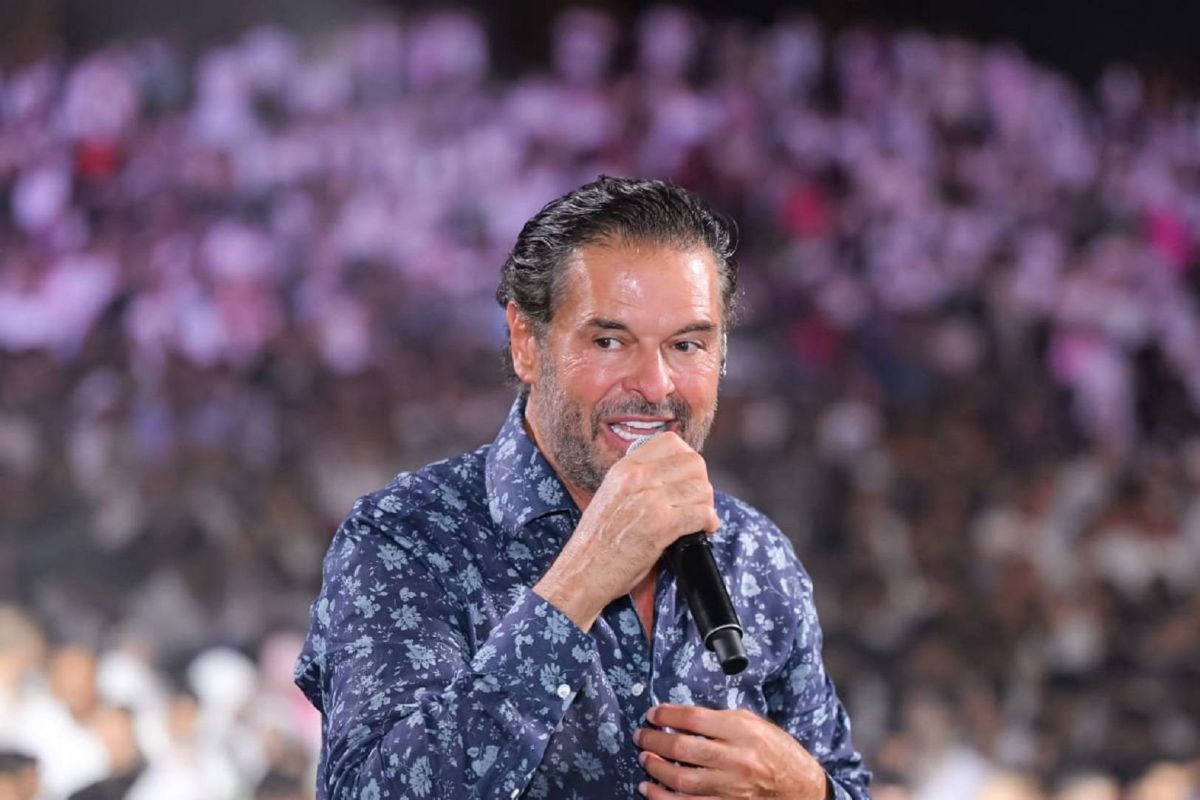 تفاعل كبير مع طريقة تعامل راغب علامة مع معجباته (صور)