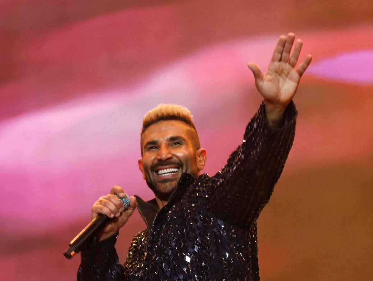 أحمد سعد يطلق رقصة طريفة بمشاركة ابنته (فيديو)