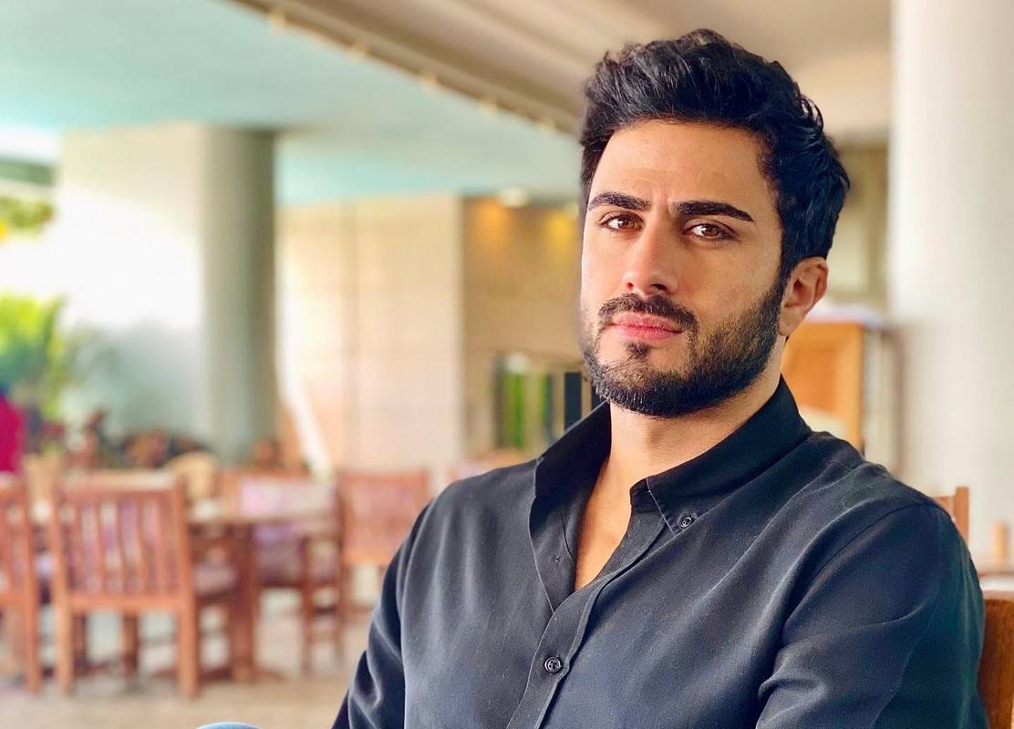 ألكسندر علوم يفتح قلبه ويرفض تعريفه بأنه زوج رحمة رياض فقط (فيديو)