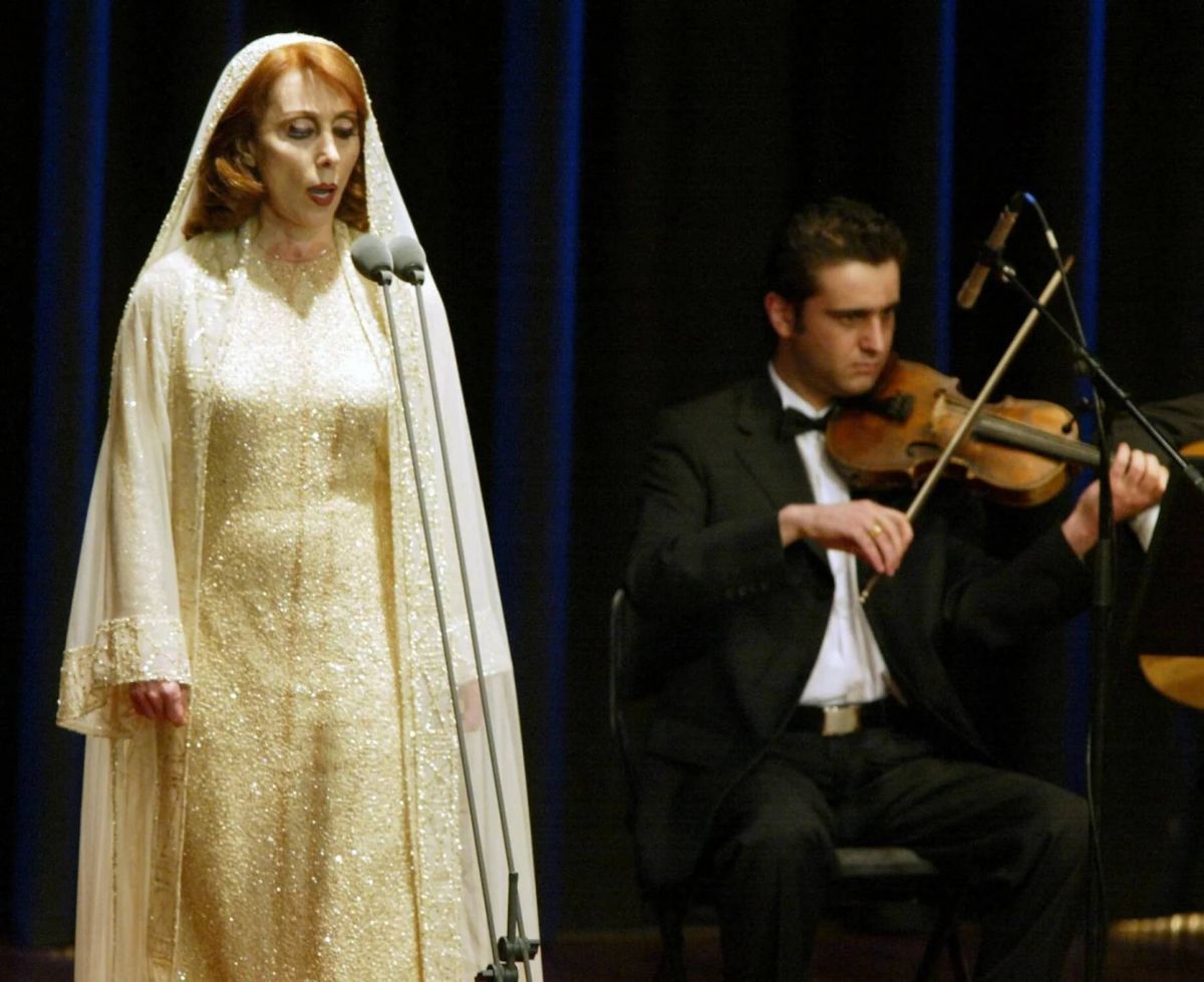  فيروز: أيقونة الغناء وأناقة متفردة عبر العقود... إليكِ أبرز 5 إطلالات لها