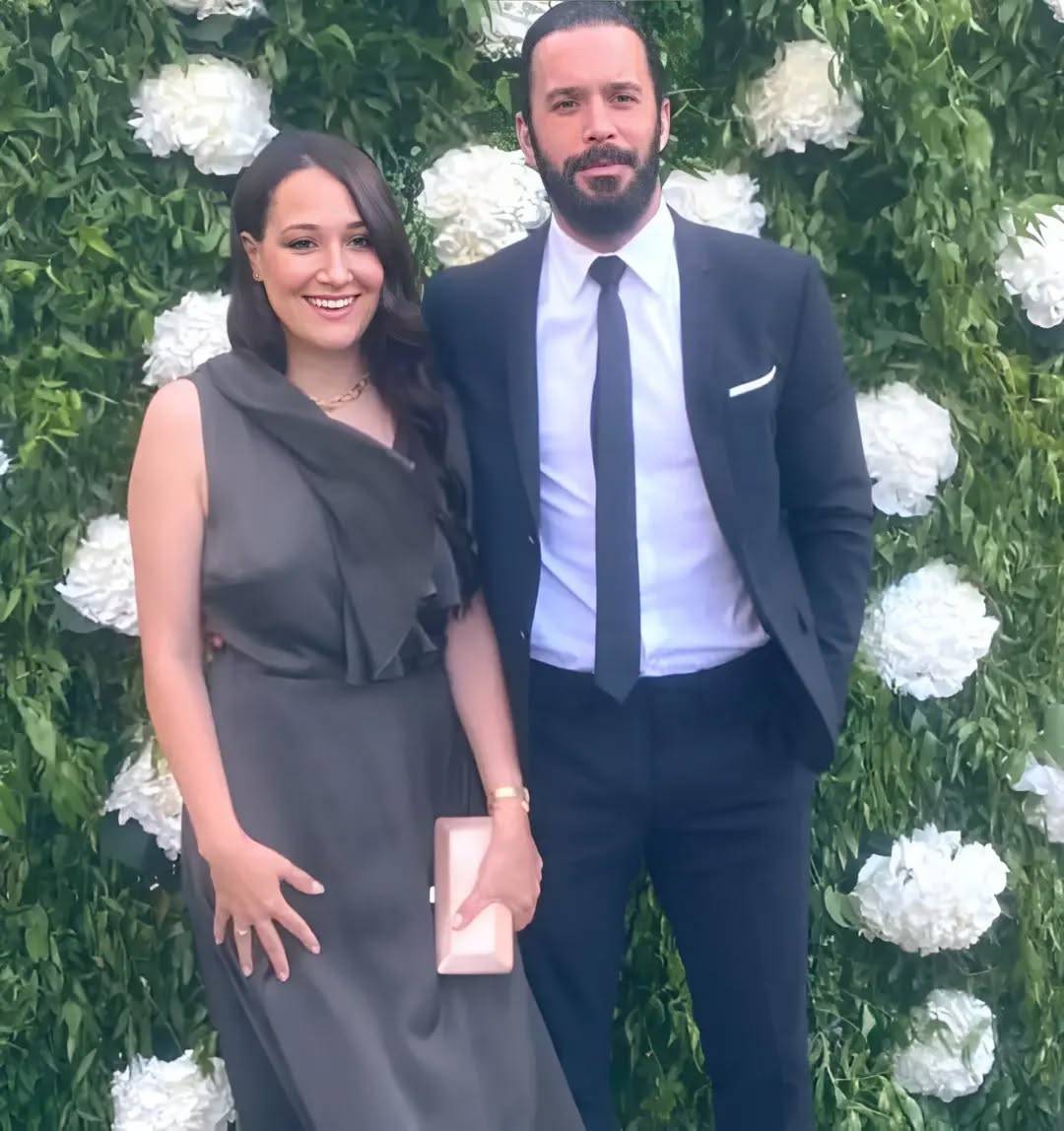 بعد شائعة انفصالهما... لقطات رومانسية تجمع باريش أردوتش بزوجته