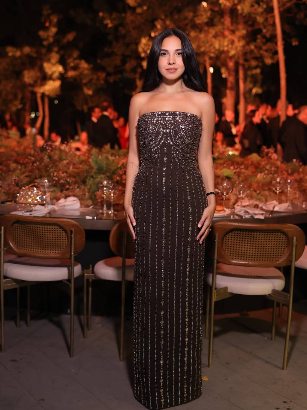 سلمى ابو ضيف تبرز سحر جمالها بالأسود البراق