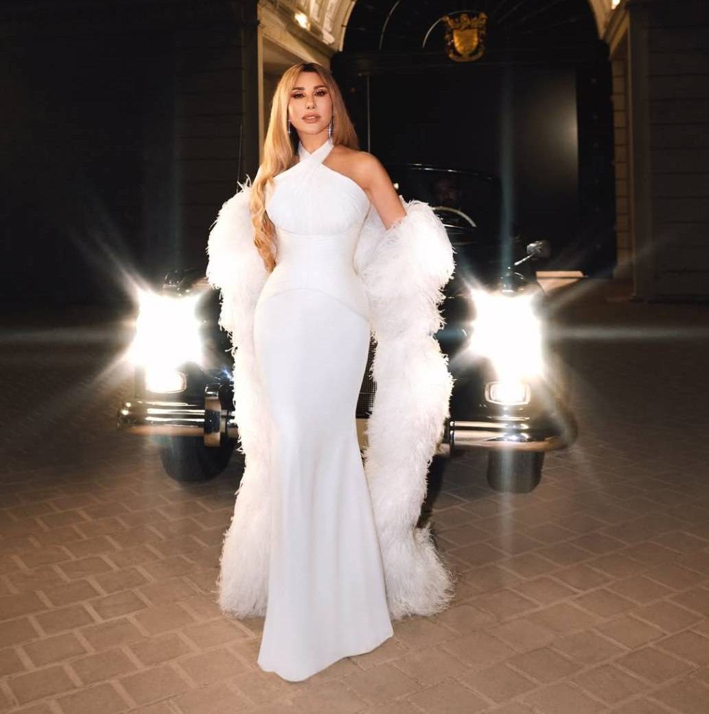 نجوى كرم تتألق بإطلالتين مختلفتين تماماً.. أيهما الأجمل؟