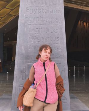 بعد تساقط شعرها... ما هو مرض الفنانة رحمة حسن؟