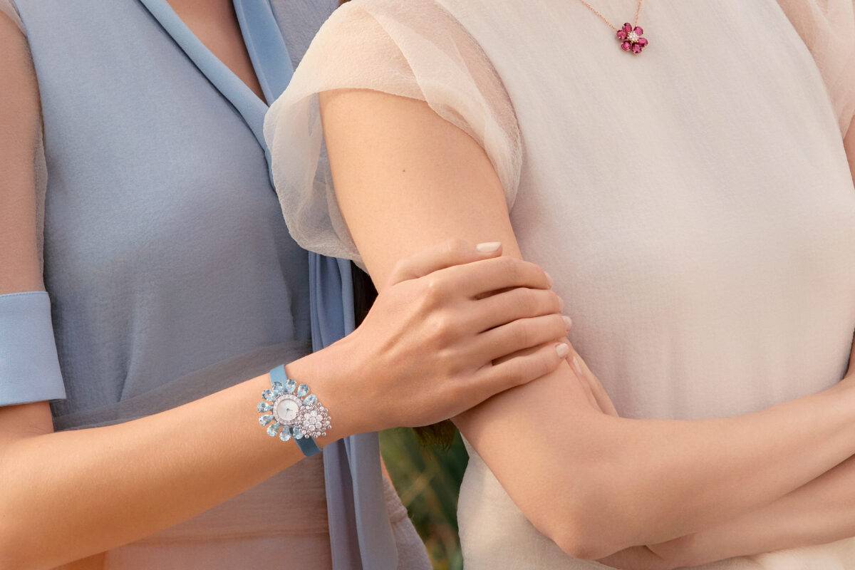 ساعات باللون الأزرق.. أناقة صيفية مبهرة